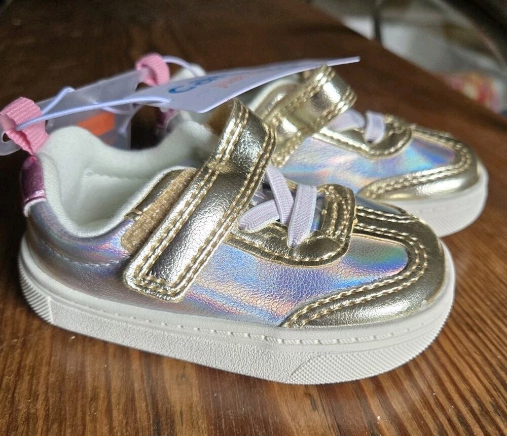 Carters Baby shoes size 0-3 months NWT!
